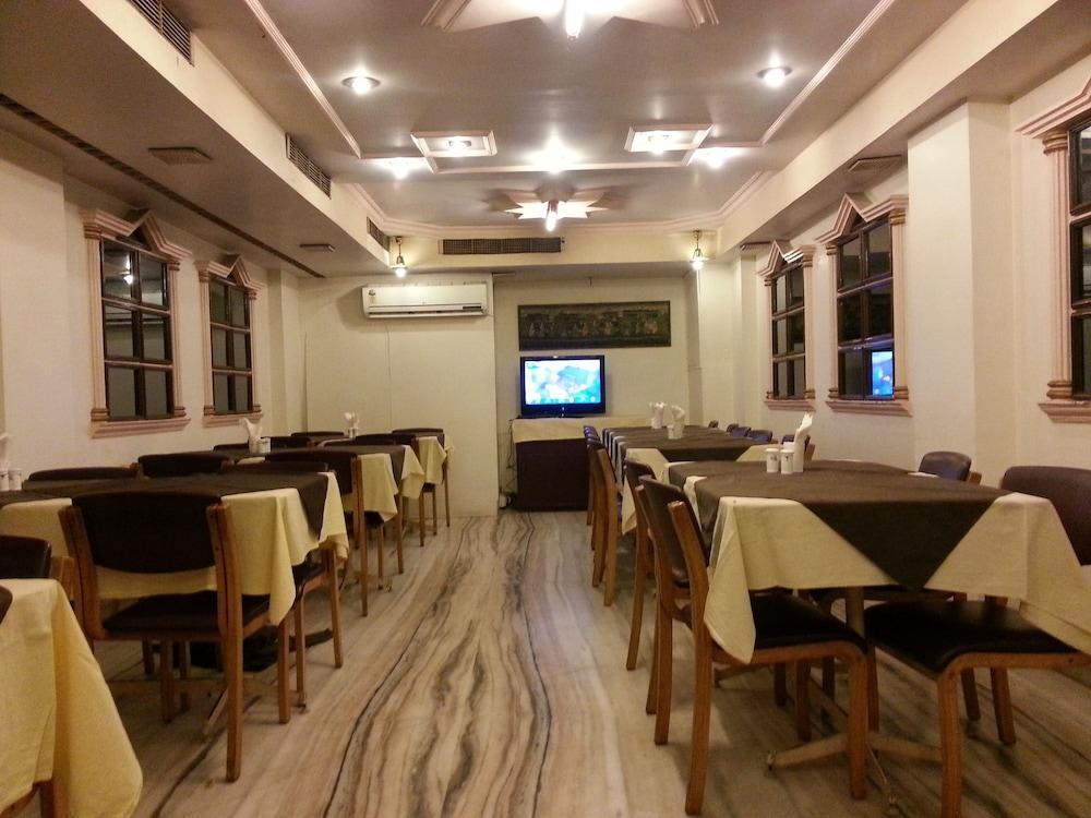 Oyo 15359 Hotel Kachandeep Dzsaipur Kültér fotó